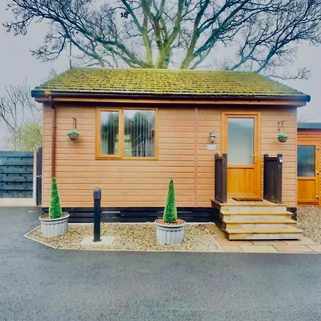 Holiday home Cherry With Hot Tub