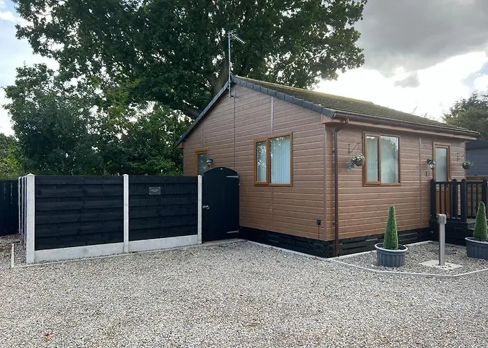 Semesterbostad Cherry With Hot Tub *