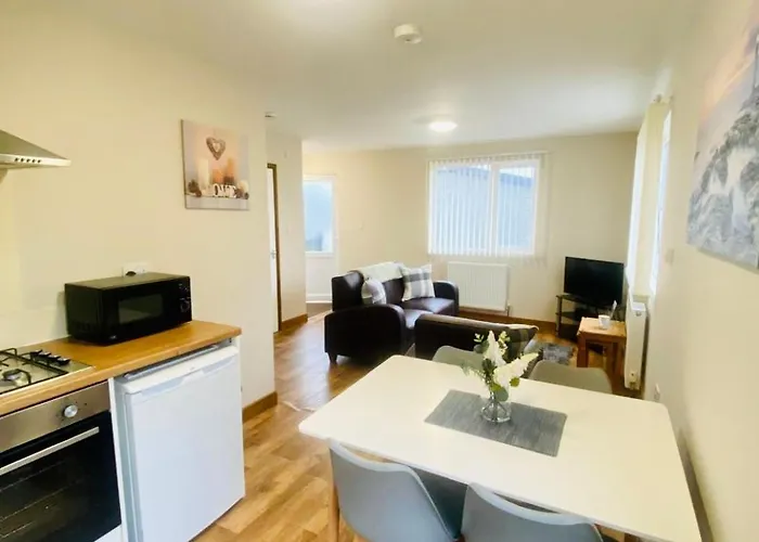 Semesterbostad Cherry With Hot Tub *